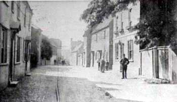 The New Inn (middle distance) in 1904 [X758/1/8/96]